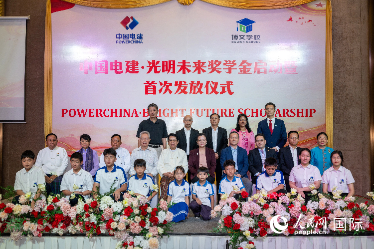 嘉宾合影。人民网记者 谢佳君摄