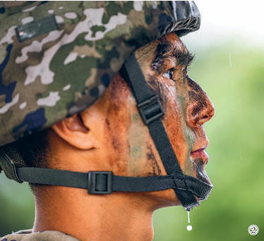 武警贵州总队安顺支队开展战术训练。图为汗水淌过一名战士脸庞。刘红任摄