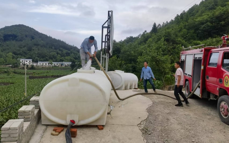 向水罐蓄水场景。