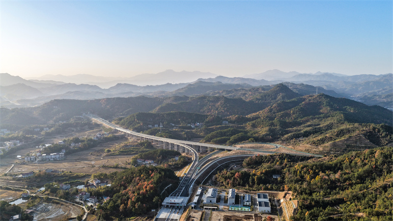 蕲太高速东段通车运营