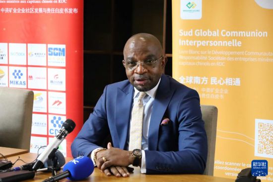 12月22日，刚果（金）国务部长兼职业培训部长马克·埃基拉·利孔比奥在首都金沙萨接受新华社记者专访。新华社记者 史彧 摄