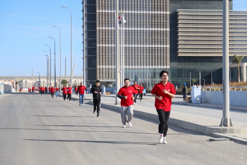 图为“新年新起点 一起向未来”元旦健康跑活动现场。中建埃及分公司供图