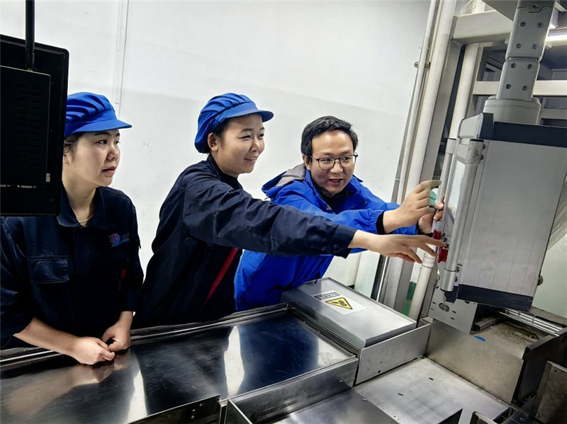 物流中心保障元旦、春节卷烟分拣配送