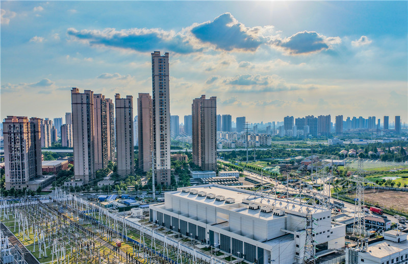 2025年9月25日,华中地区首个进入城市腹地的超高压变电站——500千伏金银湖变电站投产送电