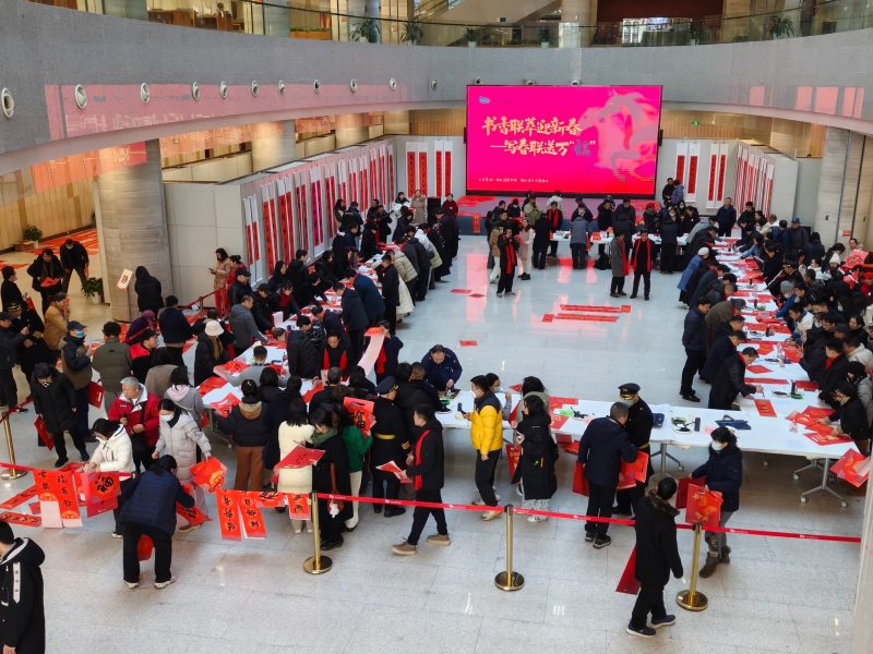 湖北省图现场“送福”。