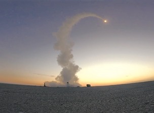东部战区空军地导某旅导弹发射场景。杜绍秦摄