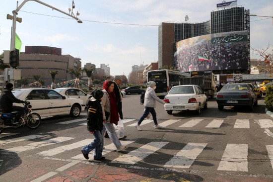 这是1月24日在伊朗首都德黑兰拍摄的街景。新华社发