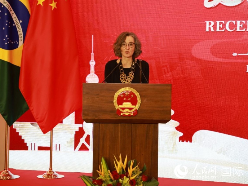 巴西外交部副部长克莱班克在春节招待会上致辞。人民网记者 陈海琪摄