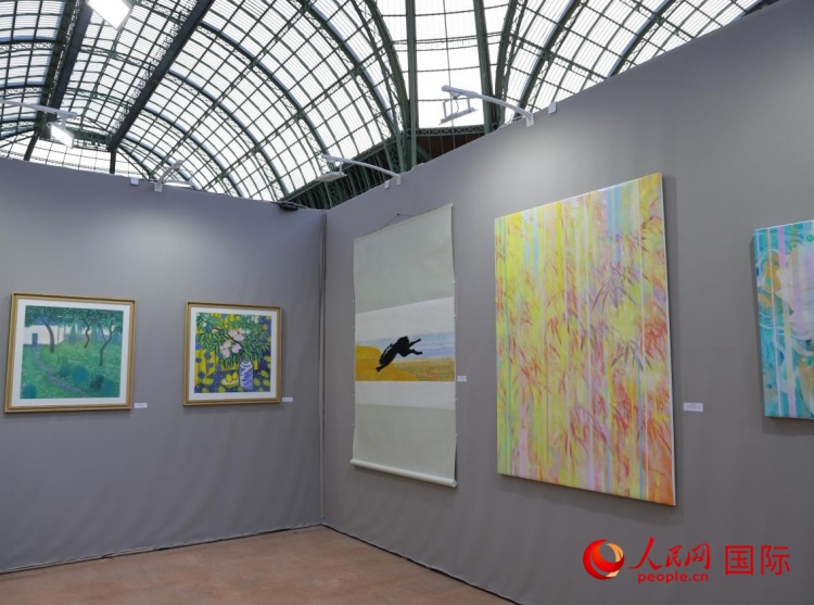 “中国艺术家邀请展”展区。人民网记者 尚凯元摄