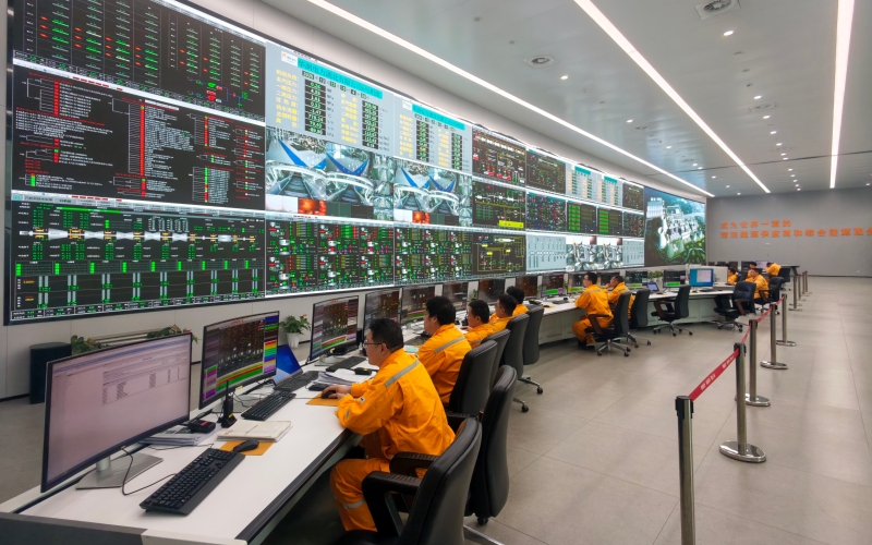 华润电力湖北有限公司电力集控室。