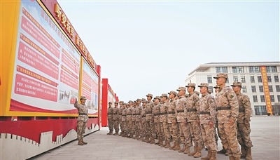 第83集团军某旅组织官兵开展教育。本报记者 穆瑞林摄