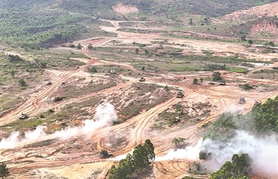 南部战区陆军某旅组织营战术训练（资料照片）。谭文鹏摄
